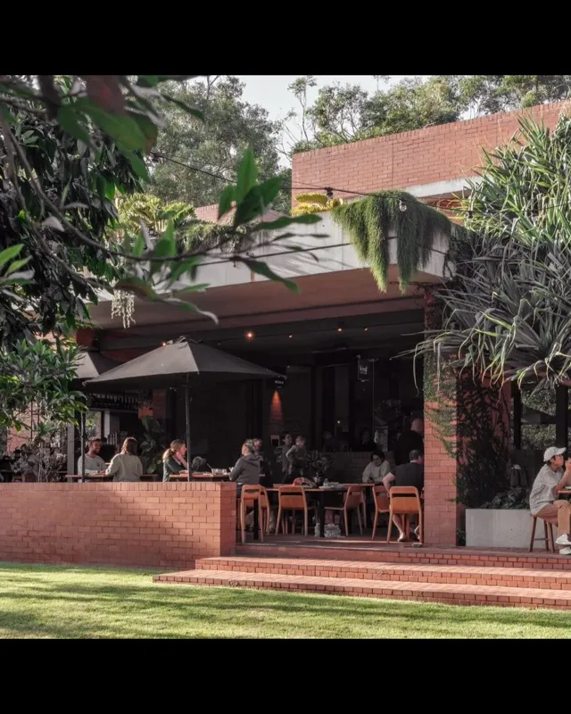 Cornerstone Stores courtyard diners